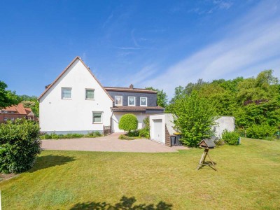 Schöne und modernisierte Doppelhaushälfte mit Garage und großem Grundstück in Uelzen