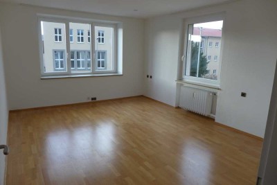 Sonnige und großzügige 3-ZKB  in ruhigem Haus suchen neue Bewohner