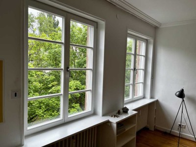 Helle Altbau 2-Raum-Wohnung mit gehobener Innenausstattung mit Einbauküche in Saarbrücken