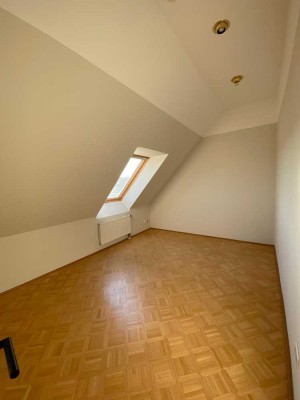 Modernisierte 3-Raum-Wohnung mit Einbauküche in Hannover