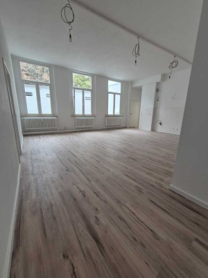Neu saniertes, helles Loft in zentraler Lage von Pforzheim – 3,35 m Deckenhöhe & modernes Bad