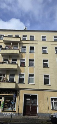 große 2 Zimmer Altbauwohnung in der Ebertystraße sucht neue Mieter