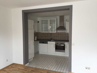 Vollständig renovierte 3-Zimmer-Wohnung mit Balkon und EBK in Paderborn