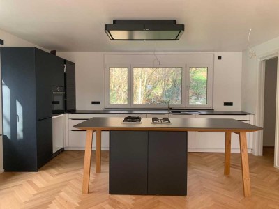 Exklusive 4-Zimmer-Wohnung mit hochwertiger EBK, Balkon und großem Garten in Stuttgart-West