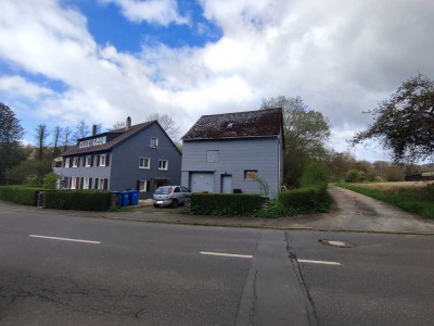 Eine tolle Gelegenheit! 3-Familien-Wohnhaus mit großem Grundstück und Nebengebäude in Ortsrandlage!