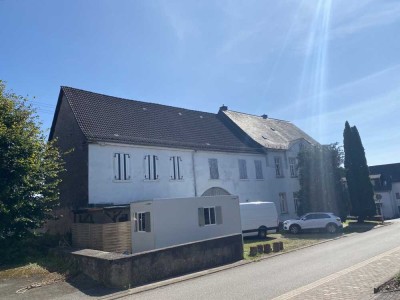 Ehemaliges Herrenhaus mit viel Platz ,innen wie außen