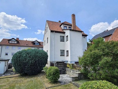 Ein- bis Zweifamilienhaus mit großzügigem Gartenparadies