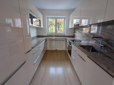 Krems, zentralgelegene 3 Zimmerwohnung Balkon u. Tiefgaragenplatz, Garten und Fitnessraum Mitbenutzung