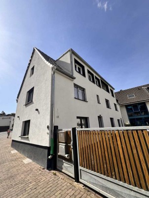 Erstbezug nach Sanierung: Geräumiges, geschmackvolles 5,5-Zimmer-Haus mit lux. Innenausstattung