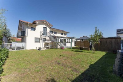„Exklusives Zweifamilienhaus in Manching – modernisiert + gehobene Ausstattung