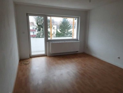 Schöne helle und gemütliche 4-Zimmer-Wohnung mit 2 Balkonen in der Wunderburg