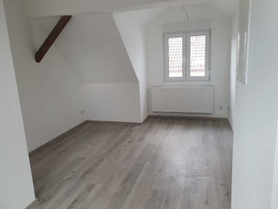 2 Zimmer Dachgeschosswohnung 65 qm Hauptstraße Bruchköbel