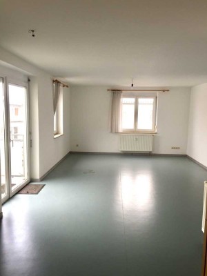 Helle, barrierefreie 2,5 Zimmer Wohnung mit 83,84 m², Balkon und Keller