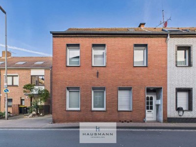 Alt-Willich: Zweifamilienhaus in zentraler Lage mit Garagen! Chance zur Eigennutzung oder Vermietung