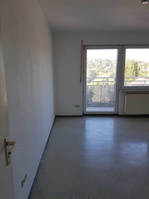 Helle 2-Zimmer Wohnung mit Balkon im 8. OG in Würzburg-Sanderau