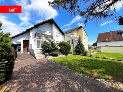 Doppelhaushälfte mit viel Platz & großem Garten