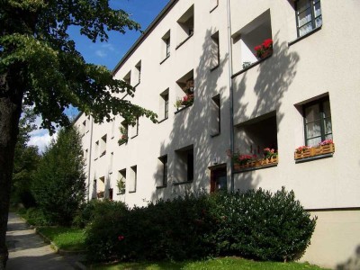 Für Senioren: Ruhige 2-Raum-Wohnung mit Wohnküche und Balkon im Erdgeschoss