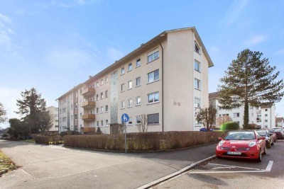 Helle und sehr gepflegte 4-Zimmer- Wohnung mit weitläufigem Balkon.