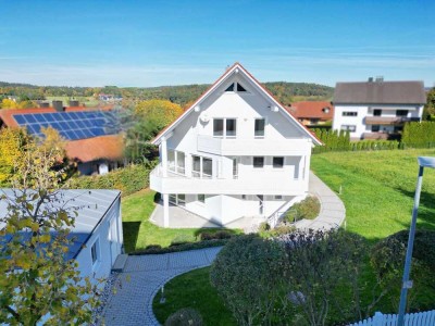 Exklusives Einfamilienhaus 
mit Einliegerwohnung in ruhiger und attraktiver Lage