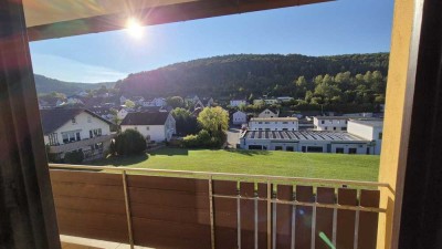 4-Zimmer Wohnung mit Parkett, Loggia, EBK, Garten möglich