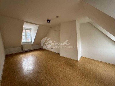 Zentrale 1-Zimmer-DG-Wohnung, hell, Einbauküche, Tageslichtbad bei der City-Galeri