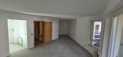 Frisch renovierte 1 Raum Wohnung mit neuer Einbauküche und Terrasse