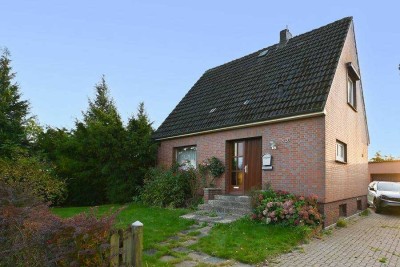 Tornesch: Handwerkerhaus auf großem Grundstück!