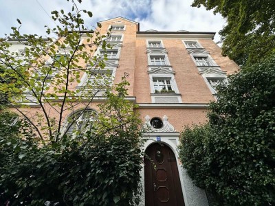 Toplage in Schwabing: Loftähnliche 2,5 - Zimmer - Dachgeschosswohnung mit offener Küche!