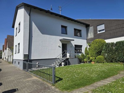 Traumhaftes Einfamilienhaus mit modernem Komfort und idyllischem Gartenparadies