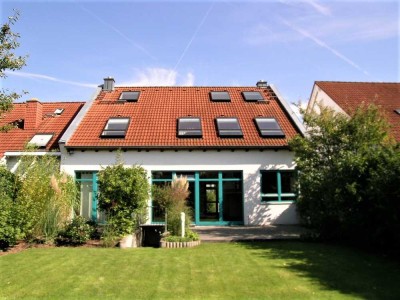 Frankfurt-Süd, außergewöhnliches Haus mit großem Garten, Garage, EBK und Sauna.
