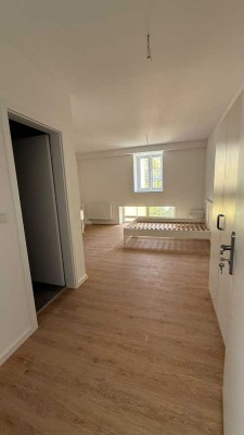 Lichtdurchflutetes Lifestyle Apartment in Stadt/Uninähe (teilmöbliert)