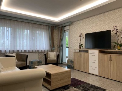 Möblierte 3-Zimmer-Wohnung mit Rheinblick, Balkon & Stellplatz