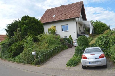 Charmantes Einfamilienhaus mit großem Garten, Wintergarten sowie Garage und Stellplatz, 120 qm