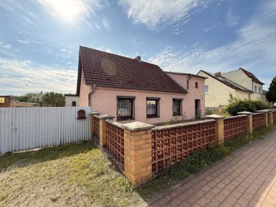 IM HERZEN VON BRITZ | Charmantes Wohnhaus mit einer großzügigen Grundstücksfläche von 1280 qm!