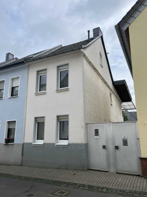 Ein EFH statt einer Wohnung mit schönem Sonnengarten!!
Ideal für 1-2 Personen!
Gasheizung aus 2025