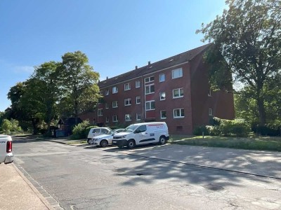 Großartige vollmodernisierte 3-Zi-Wgh mit Einbauküche und Balkon in ruhiger Lage in Reinbek