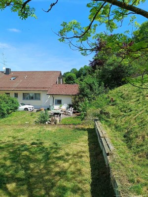 Idyllisch gelegenes, schmuckes Wohnhaus mit großem Garten