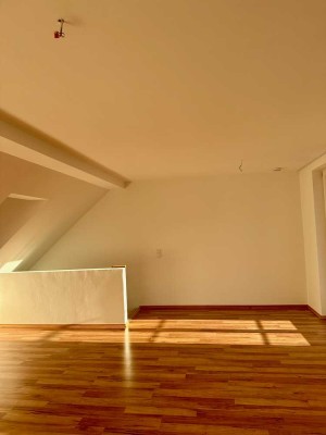 Hübsche 2,5-Zimmer-Maisonette-Dachterrassen-Wohnung am Bohlenplatz in Spielstraße