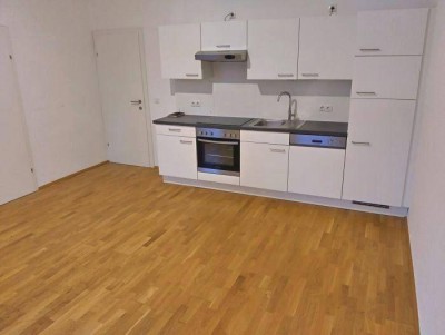 Heller 3 ZIMMER-Altbau, ruhiger Balkon ca. 12m², Einbauküche, Bad mit Dusche, extra WC, Lift, 2er-WG