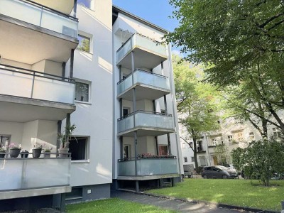 Provisionsfrei! Top saniertes Haus , Freiwerdende  2-Zimmer-Wohnung mit grossem Balkon