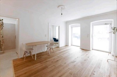 Stilvolle 1,5-Zimmer-EG-Wohnung mit Balkon und Einbauküche in Hohen Neuendorf