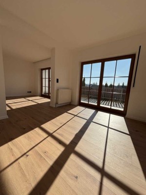 Frisch renovierte 2-Zimmer-Wohnung mit großer Terrasse und Stellplatz