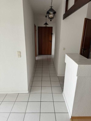 Vollständig renovierte 2,5-Raum-Wohnung mit Balkon und Einbauküche in Erftstadt