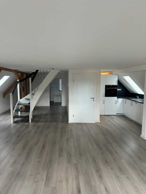 Attraktive und sanierte 2-Zimmer-Dachgeschosswohnung in Pöttmes