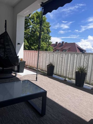 4 Zimmer Wohnung - neuwertig, Innenstadtnähe, im Grünen mit großem überdachtem Balkon / Garten