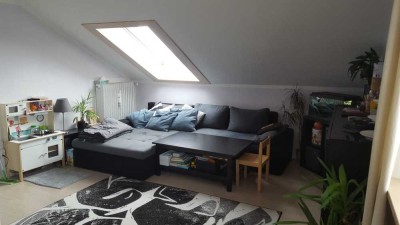 Exklusive, modernisierte 3-Zimmer-Dachgeschosswohnung mit EBK in Gilching