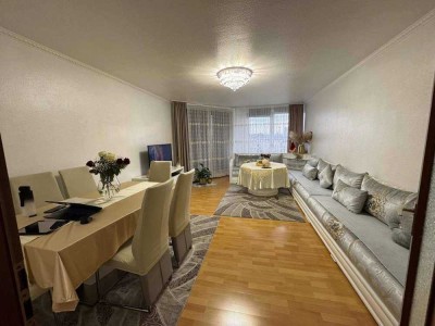 Helle 3 Zimmer-Wohnung | 90m² | 2 Balkone | TG-Platz | nähe S-Bahn & Rathaus-Center***