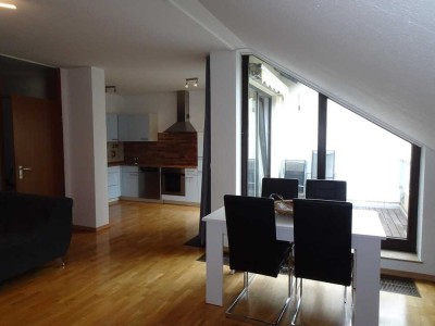 helle 2 Zimmer Wohnung mit Dachloggia sucht Nachmieter zum 01.11.2025