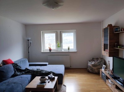 Schöne 2,5 Zimmer Wohnung mit Fernwärme und Garten - Provision frei