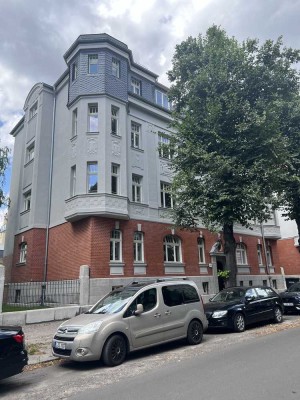 * 4 Raum-Traumwohnung in Schleußig mit Balkon/Parkett und FHZ** EBK möglich**WE 06**